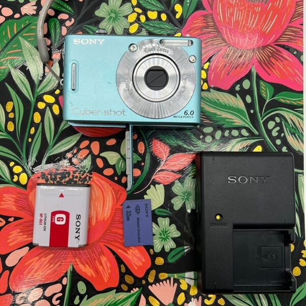 Sony Cyber-shot DSC-W30 6.0MP Digital Camera – Sky Blue - Image 2