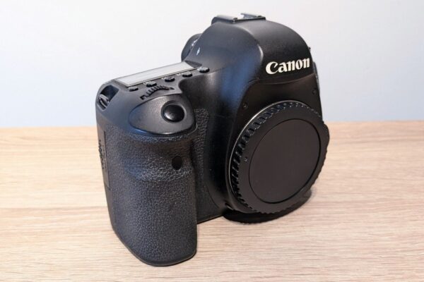 Canon EOS 6D 20.2MP Digital Camera Body Only - Boxed with Accessories - Image 3